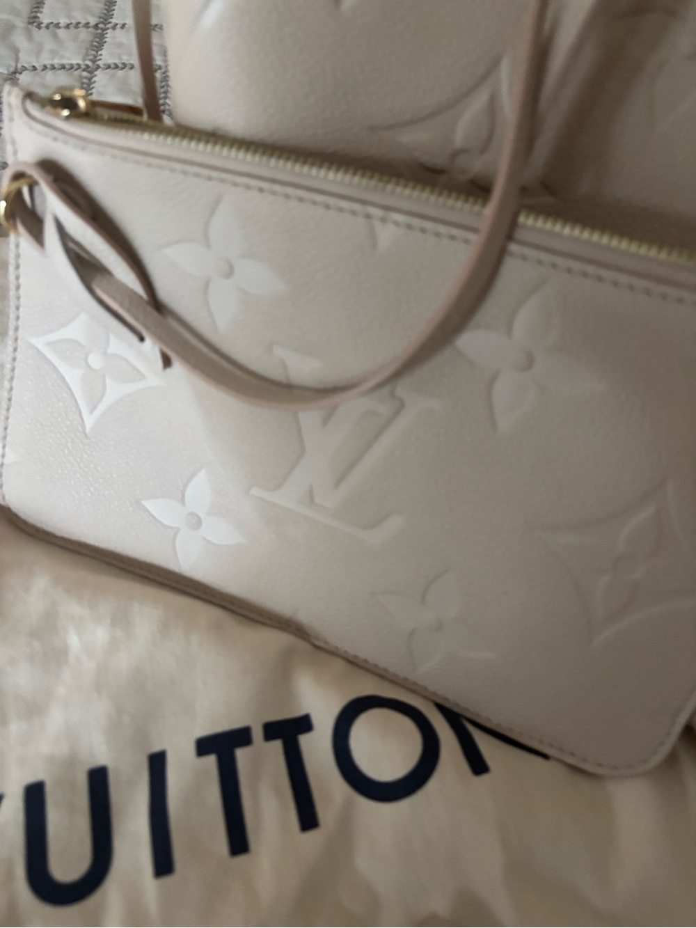 Louis Vuitton Sand Monogram Empreinte neverfull Tote with Pouch- like new - Picture 4 of 11